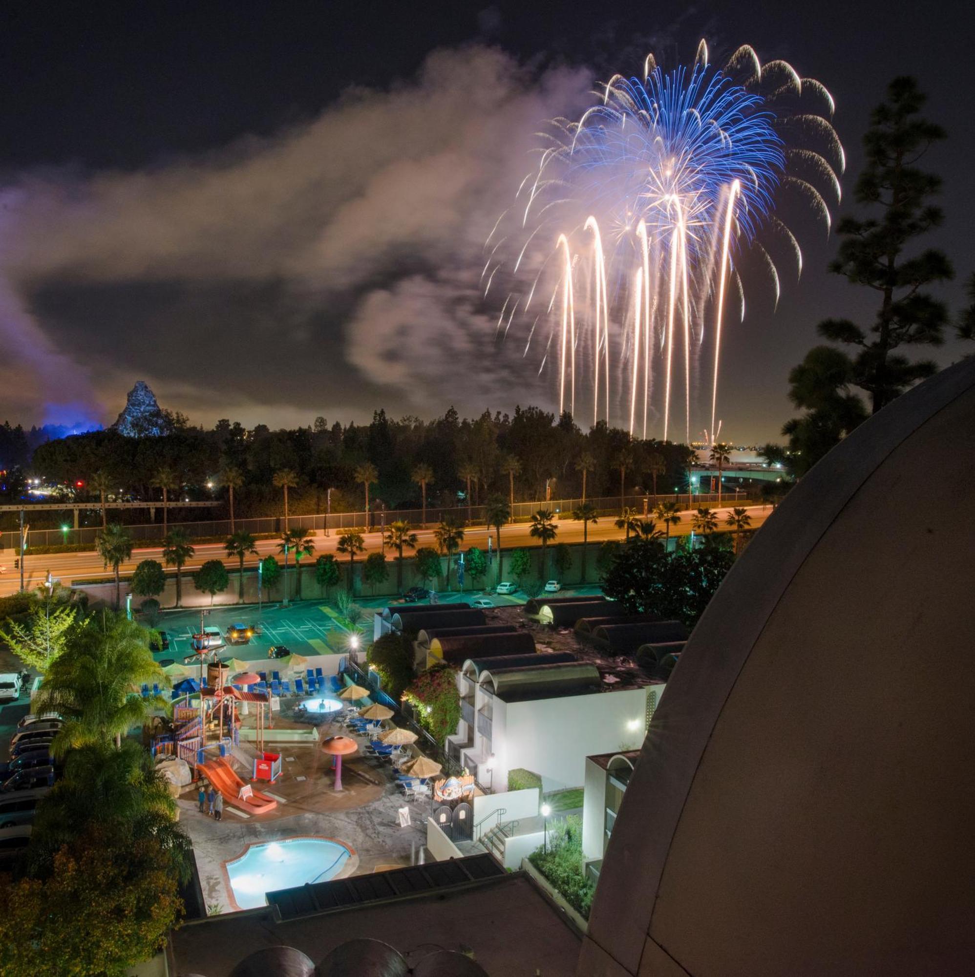 Howard Johnson By Wyndham Anaheim Hotel & Water Playground Exteriör bild