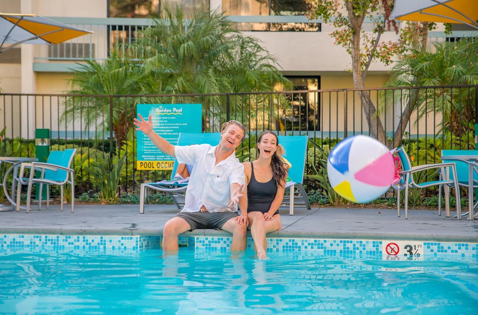 Howard Johnson By Wyndham Anaheim Hotel & Water Playground Exteriör bild